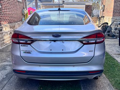 Used 2017 Ford Fusion Energi SE image 2