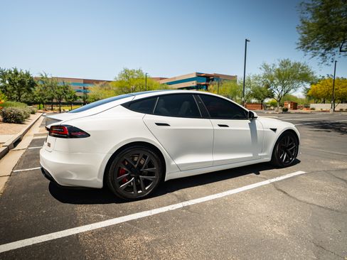 Used 2023 Tesla Model S Plaid image 15