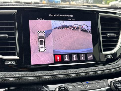 Used 2021 Chrysler Pacifica Touring-L w/ Uconnect Theater Family Group image 11