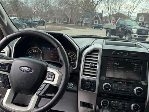 Used 2015 Ford F150 Lariat image 16