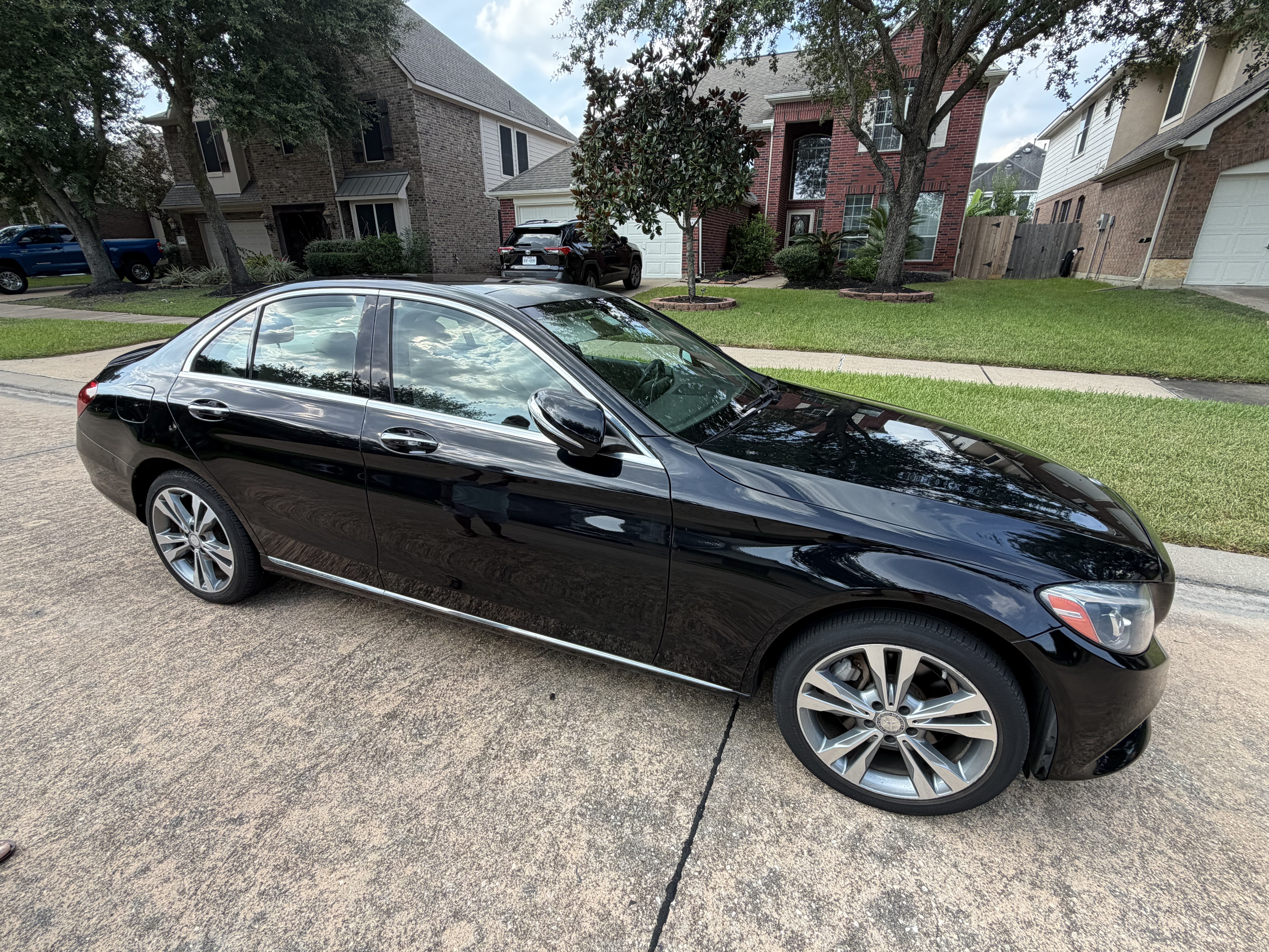 Used 2015 Mercedes-Benz C 300 4MATIC Sedan image 4