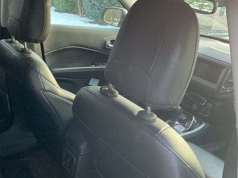 Used 2018 Jeep Compass Latitude w/ Popular Equipment Group image 12