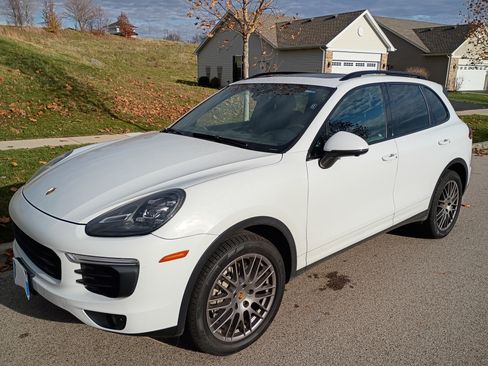 Used 2016 Porsche Cayenne S image 24