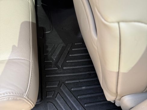 Used 2016 Lincoln Navigator Select image 19