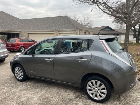 Used 2017 Nissan Leaf S image 6