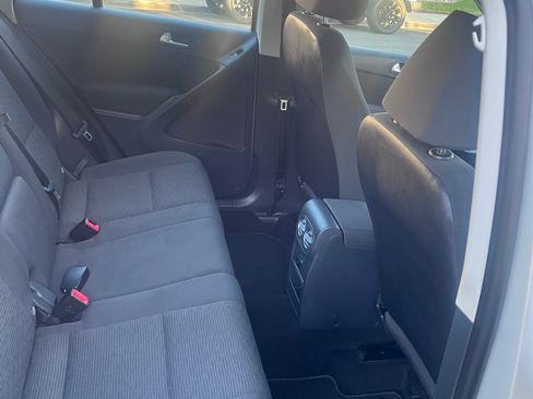 Used 2014 Volkswagen Tiguan S image 9