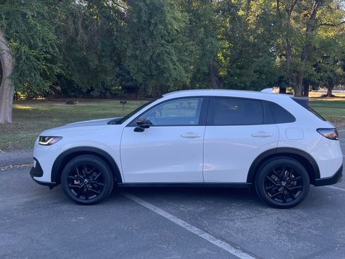 Used 2024 Honda HR-V Sport image 1