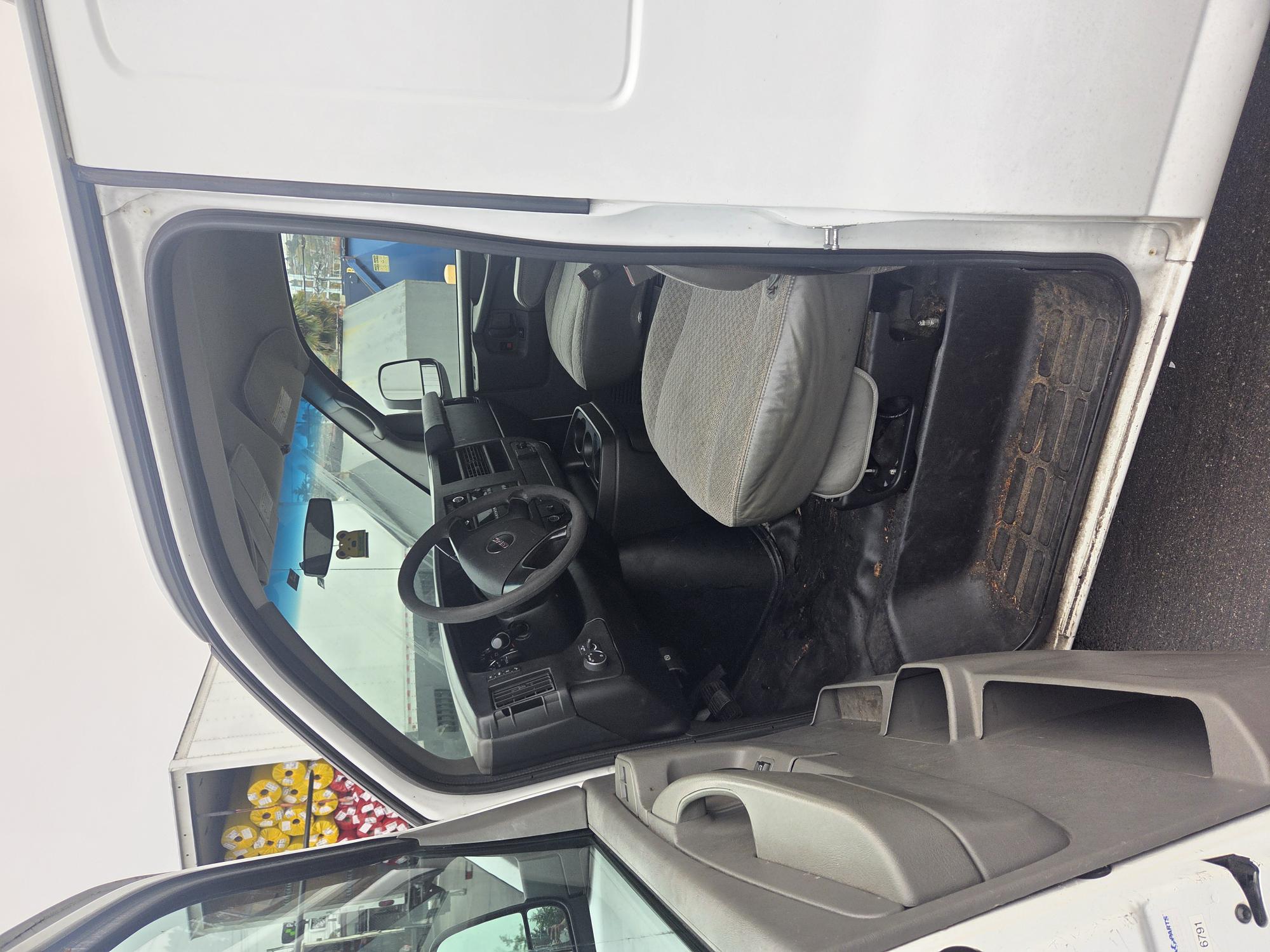 Used 2015 GMC Savana 2500 w/ Chrome Appearance Package RWD image 6