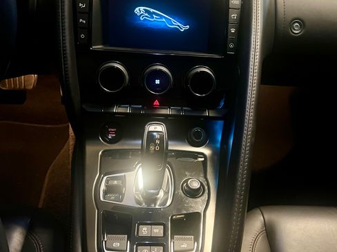 Used 2017 Jaguar F-TYPE S image 10