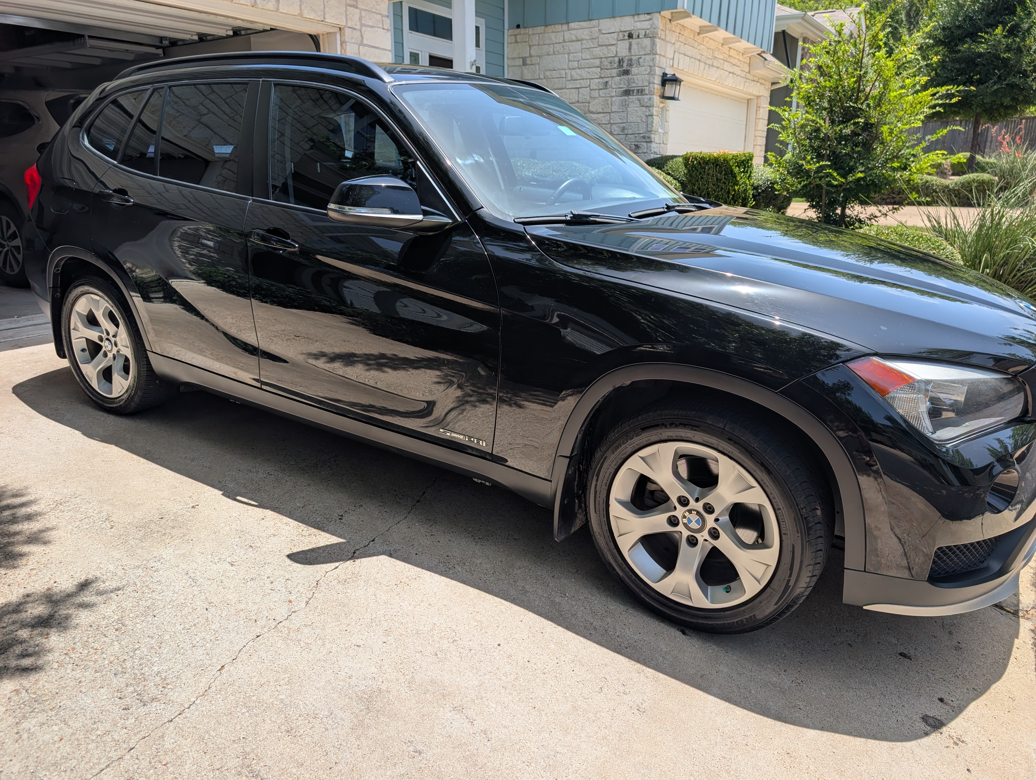 Used 2015 BMW X1 sDrive28i RWD image 1