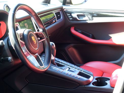 Used 2018 Porsche Macan Sport Edition image 8