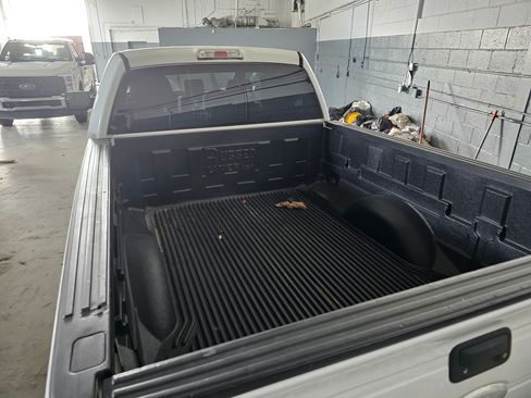 Used 2011 Ford F150 XLT image 5