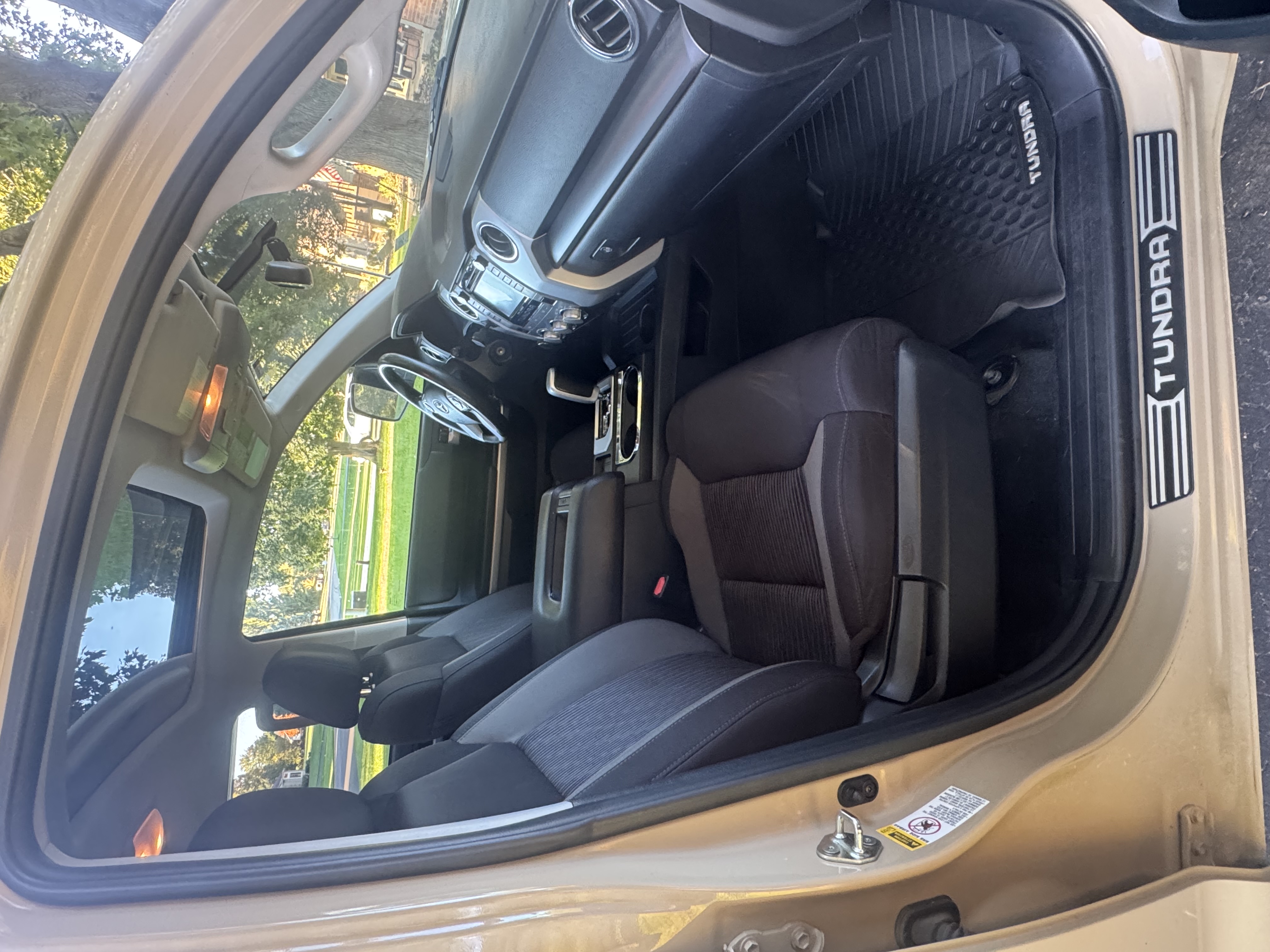 Used 2017 Toyota Tundra SR5 AWD/4WD image 9