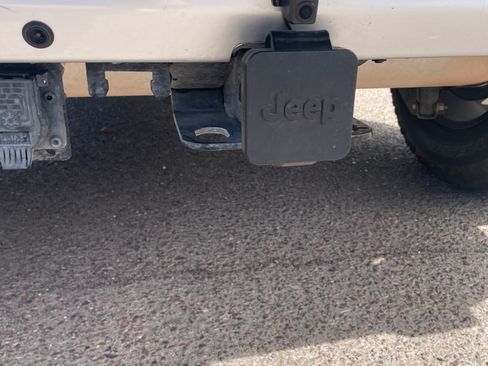 Used 2015 Jeep Wrangler Unlimited Sahara w/ Connectivity Group image 18