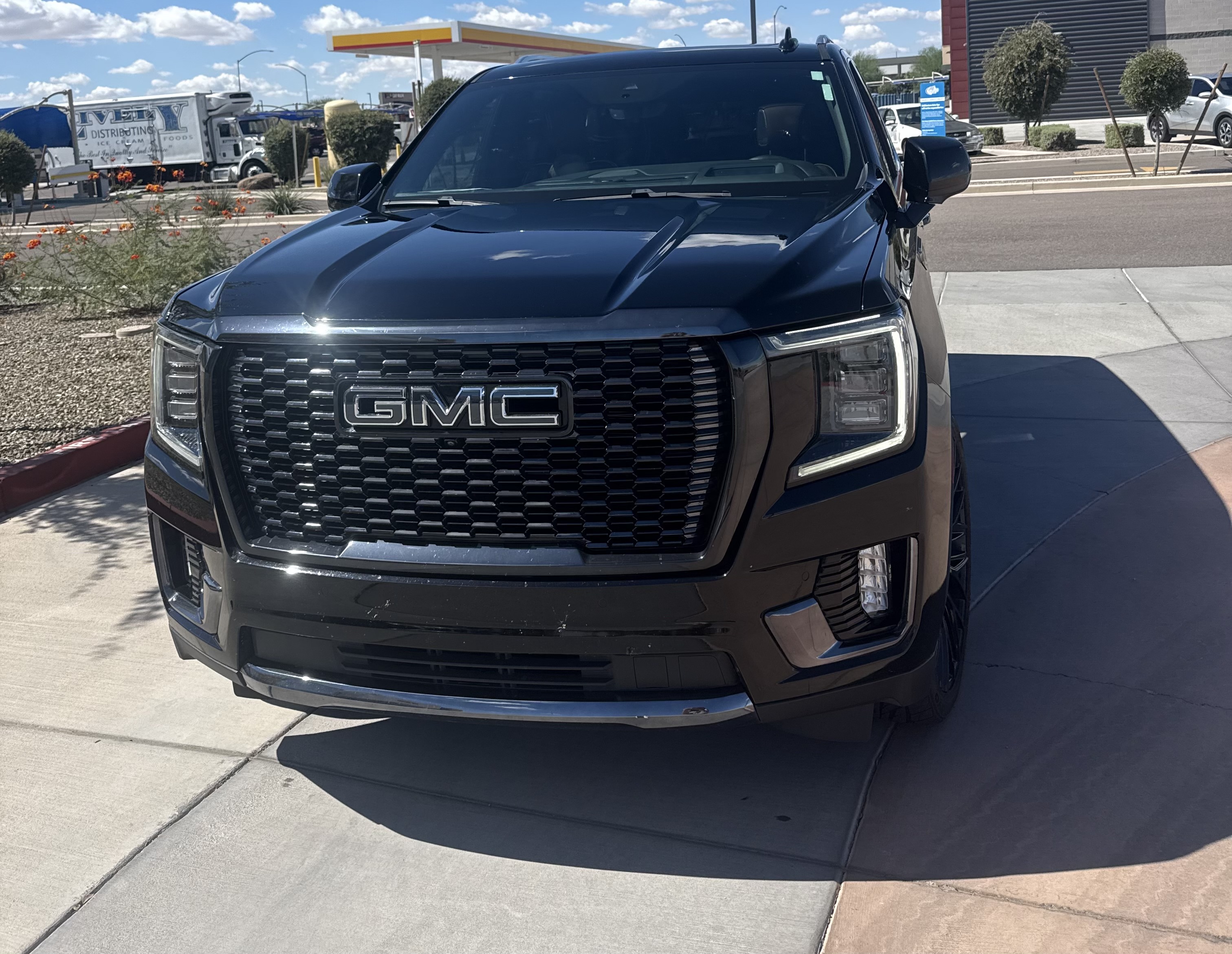 Used 2023 GMC Yukon Denali Ultimate AWD/4WD image 1