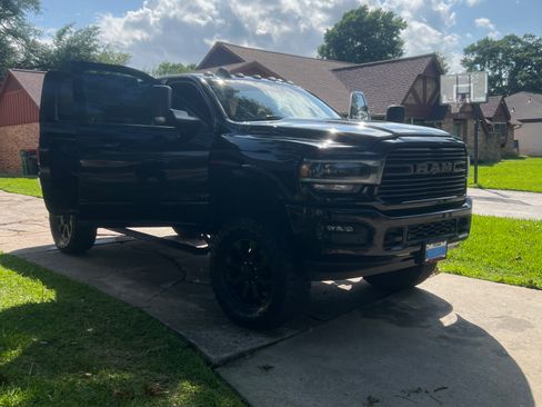 Used 2021 RAM 2500 Laramie w/ Night Edition AWD/4WD image 10