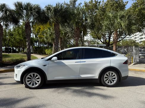 Used 2018 Tesla Model X 100D image 15