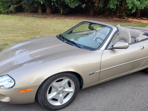 Used 1999 Jaguar XK8 Convertible image 2