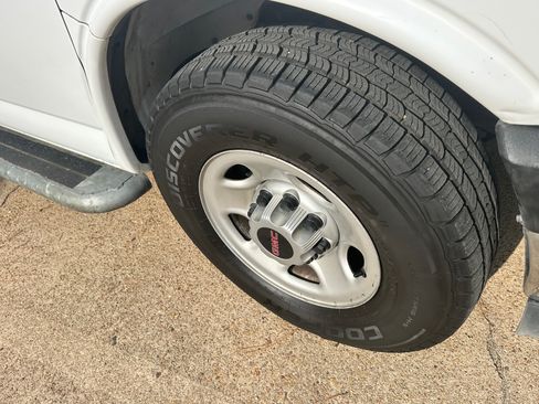 Used 2017 GMC Savana 2500 image 18