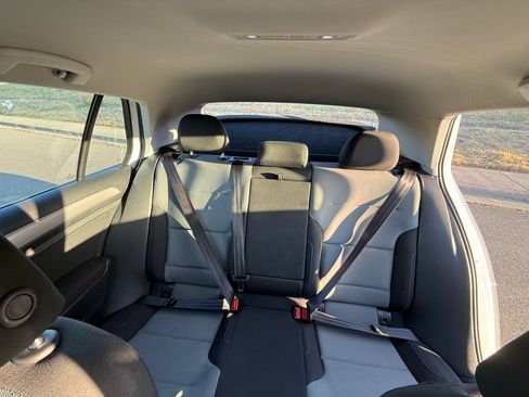 Used 2016 Volkswagen e-Golf SE w/ DC Fast Charging Package FWD image 15