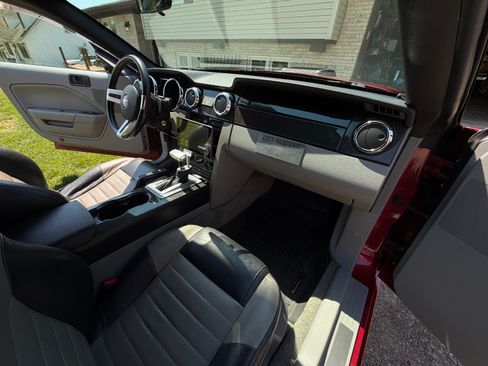Used 2005 Ford Mustang Premium image 17