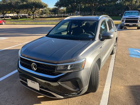 Used 2022 Volkswagen Taos SE w/ IQ.Drive SE Package image 7