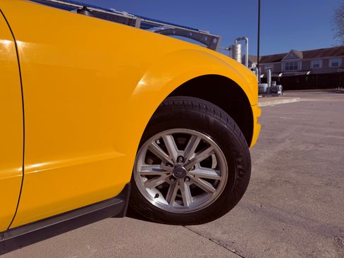 Used 2006 Ford Mustang Convertible image 18