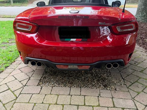 Used 2017 FIAT 124 Spider Abarth RWD image 17