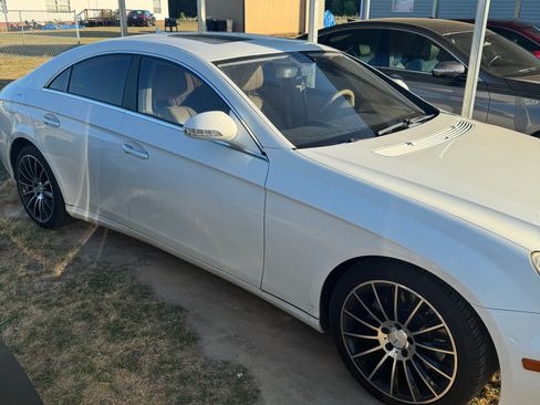 Used 2008 Mercedes-Benz CLS 550 image 2