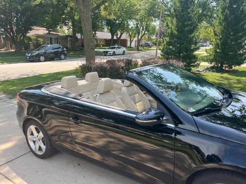 Used 2012 Volkswagen Eos Lux FWD image 2