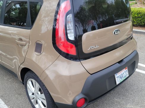 Used 2015 Kia Soul + FWD image 8
