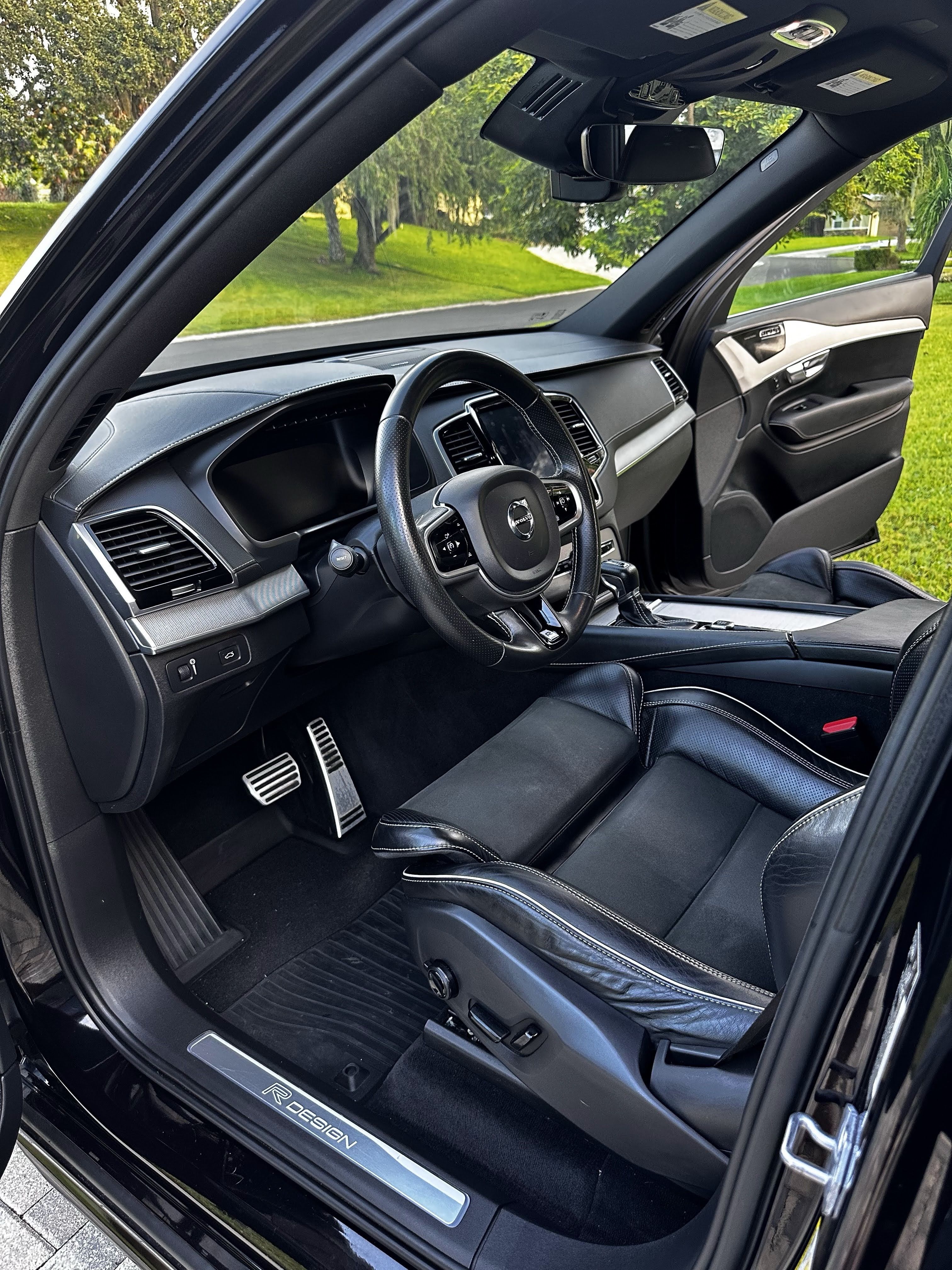 Used 2019 Volvo XC90 T6 R-Design w/ Protection Package Premier AWD/4WD image 16