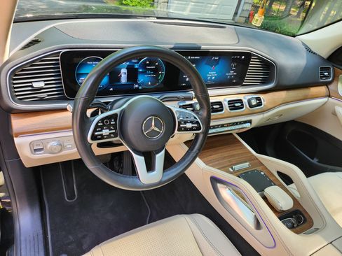 Used 2021 Mercedes-Benz GLE 350 4MATIC image 2