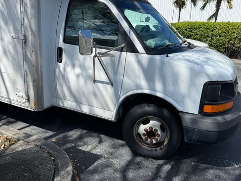 Used 2003 Chevrolet Express 3500 image 4