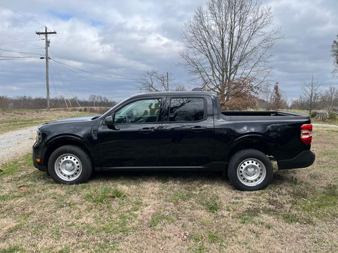 Used 2025 Ford Maverick XL image 1