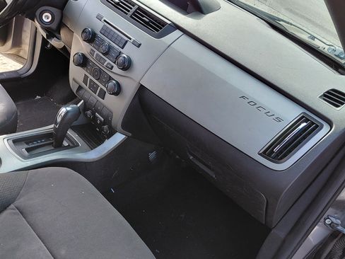 Used 2011 Ford Focus SES w/ 401A Rapid Spec Order Code image 4