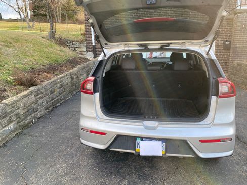 Used 2019 Kia Niro S Touring image 6