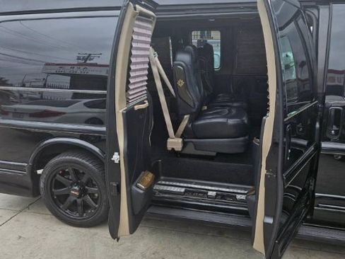 Used 2014 GMC Savana 1500 Van 3D image 11
