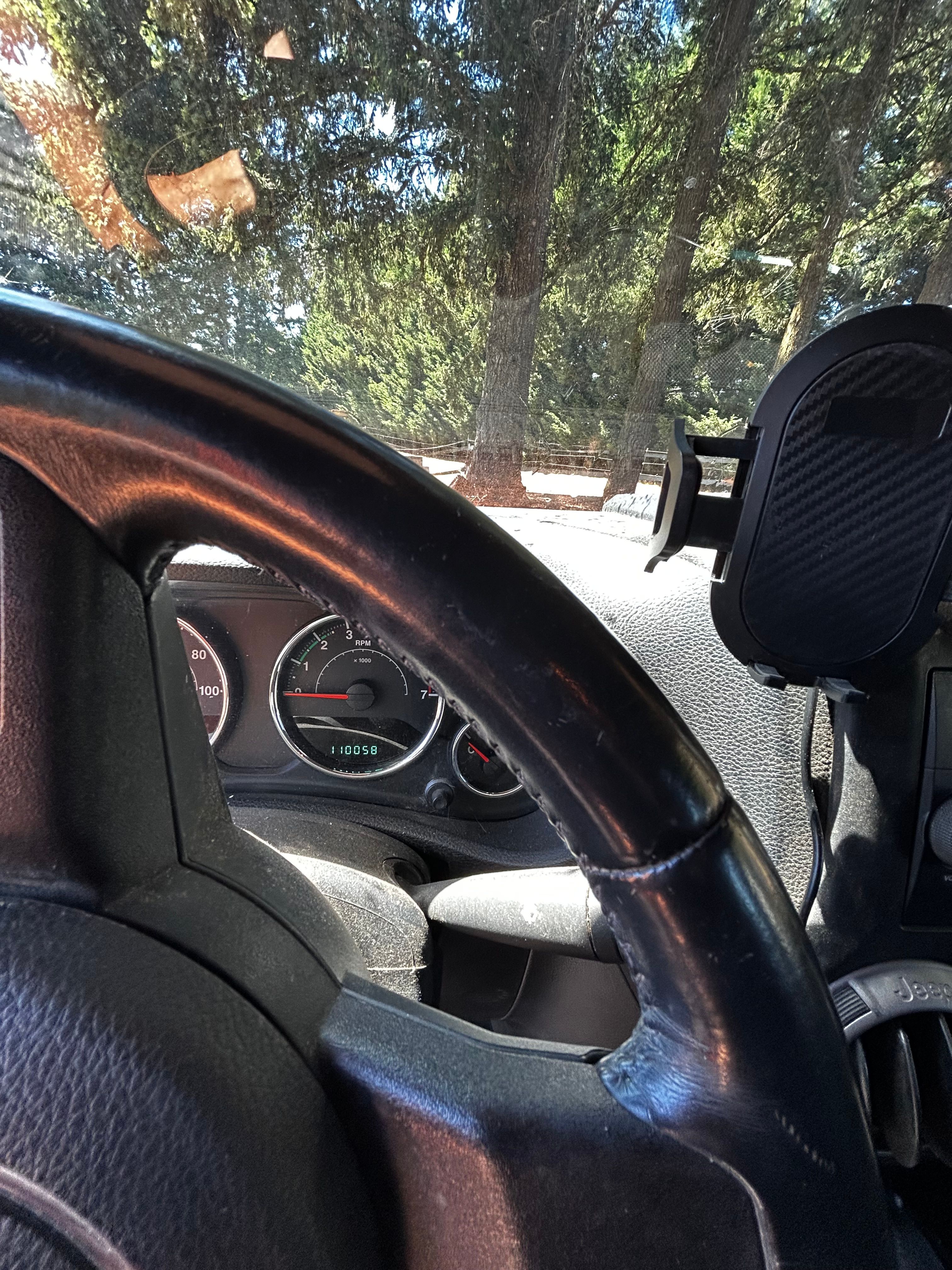 Used 2012 Jeep Wrangler Unlimited Sport w/ Connectivity Group AWD/4WD image 11