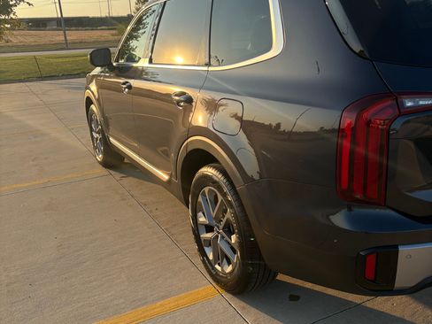 Used 2025 Kia Telluride LX image 5