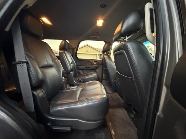 Used 2011 Chevrolet Tahoe LT w/ Luxury Package AWD/4WD image 13