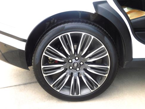 Used 2019 Land Rover Range Rover Velar R-Dynamic HSE image 13