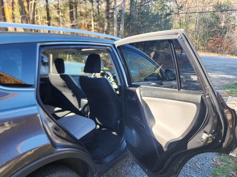 Used 2016 Toyota RAV4 XLE image 2