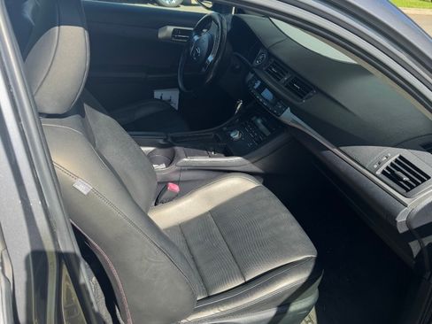 Used 2013 Lexus CT 200h image 2