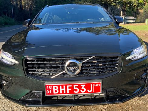 Used 2020 Volvo V60 T6 R-Design image 10