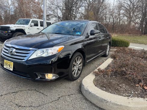 Used 2011 Toyota Avalon Limited image 1