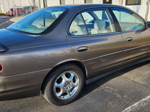 Used 1999 Oldsmobile Intrigue GL image 11