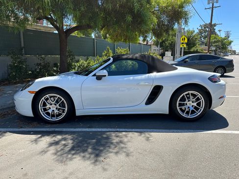Used 2023 Porsche 718 Boxster RWD image 15