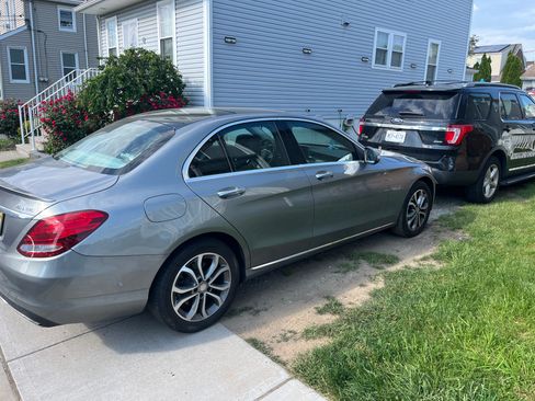 Used 2016 Mercedes-Benz C 300 4MATIC Sedan image 4
