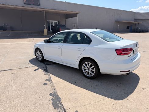 Used 2015 Volkswagen Jetta SE FWD image 2